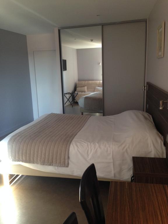 Hotel Le Relais Des Bergers Saint-Martin-en-Haut Habitación foto