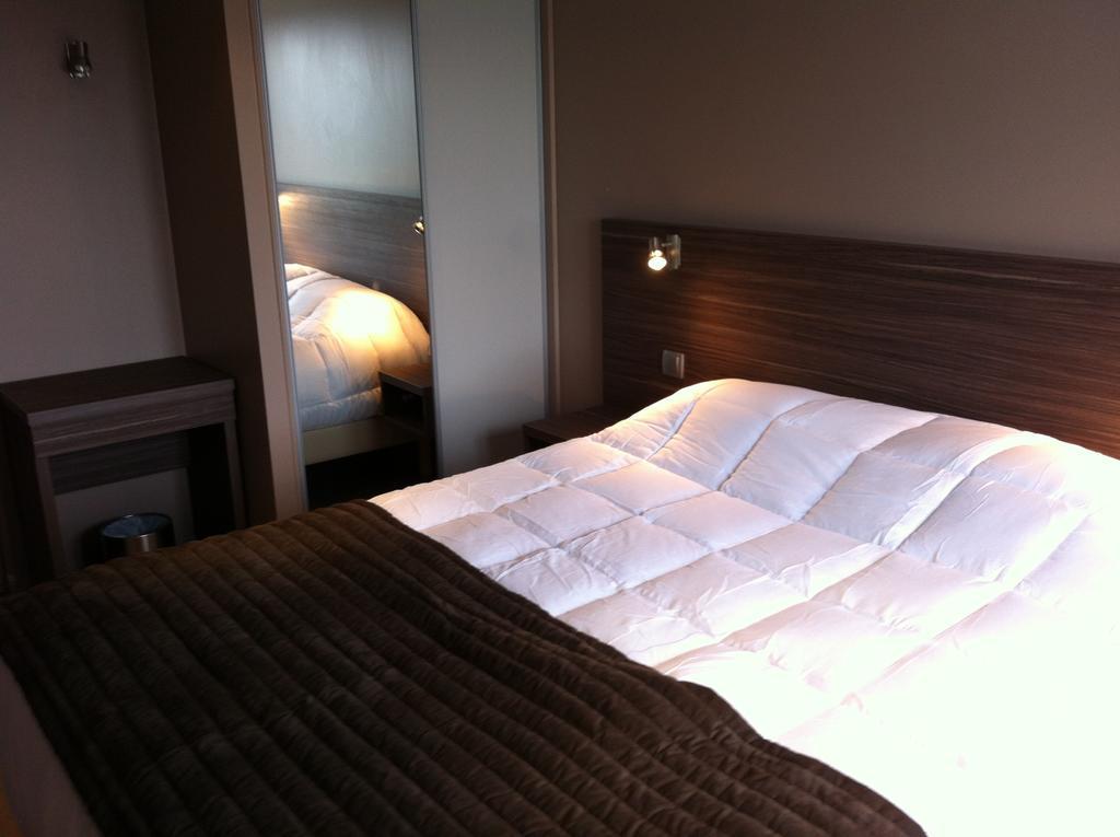 Hotel Le Relais Des Bergers Saint-Martin-en-Haut Habitación foto